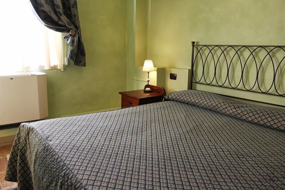 กาสเตลโล ดิ มอนเตโจเว Hotel ฟาโน ภายนอก รูปภาพ